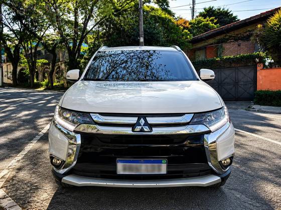 MITSUBISHI OUTLANDER 2.0 COMFORT 16V GASOLINA 4P AUTOMÁTICO MITSUBISHI OUTLANDER 2.0 COMFORT 16V GASOLINA 4P AUTOMÁTICO